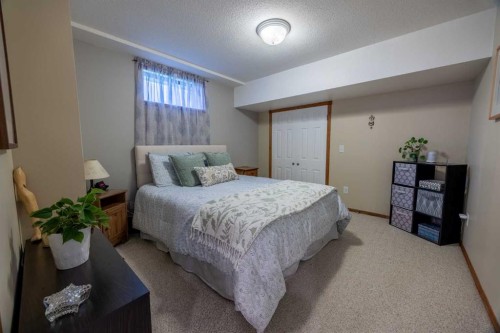 19 Mckenzie Lake Manor Se, Calgary, AB - Indoor Photo Showing Bedroom