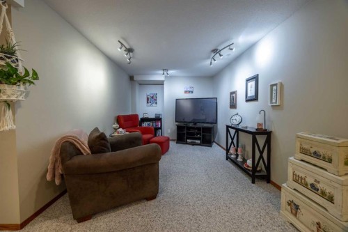 19 Mckenzie Lake Manor Se, Calgary, AB - Indoor