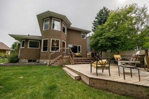 19 Mckenzie Lake Manor Se, Calgary, AB - Outdoor