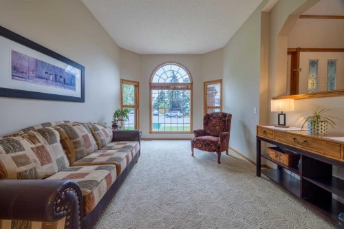 19 Mckenzie Lake Manor Se, Calgary, AB - Indoor Photo Showing Living Room
