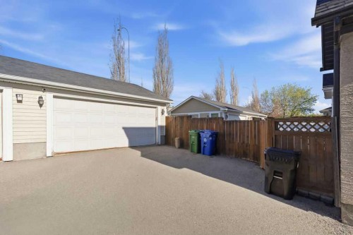 122 Ypres Green Sw, Calgary, AB 
