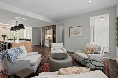 30 And 30G Victoria Cross Boulevard Sw, Calgary, AB - Indoor Photo Showing Living Room