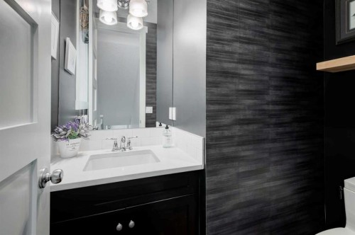 30 And 30G Victoria Cross Boulevard Sw, Calgary, AB - Indoor Photo Showing Bathroom