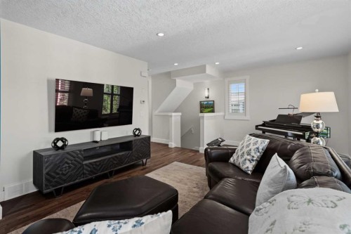 30 And 30G Victoria Cross Boulevard Sw, Calgary, AB - Indoor Photo Showing Living Room