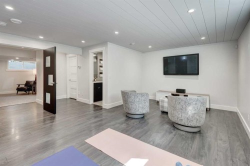 30 And 30G Victoria Cross Boulevard Sw, Calgary, AB - Indoor Photo Showing Living Room