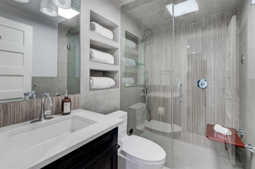 30 And 30G Victoria Cross Boulevard Sw, Calgary, AB - Indoor Photo Showing Bathroom