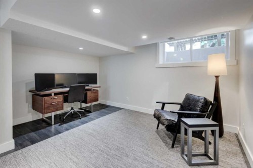 30 And 30G Victoria Cross Boulevard Sw, Calgary, AB - Indoor Photo Showing Other Room