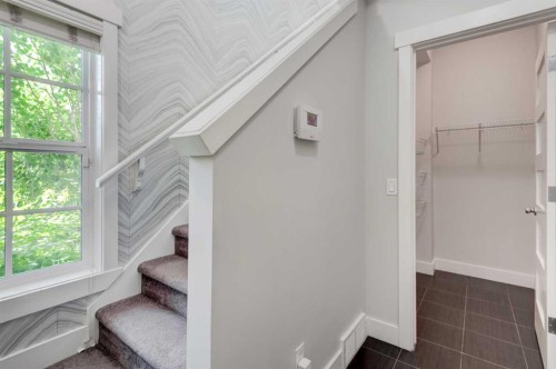 30 And 30G Victoria Cross Boulevard Sw, Calgary, AB - Indoor Photo Showing Other Room
