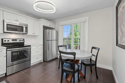 30 And 30G Victoria Cross Boulevard Sw, Calgary, AB - Indoor Photo Showing Other Room