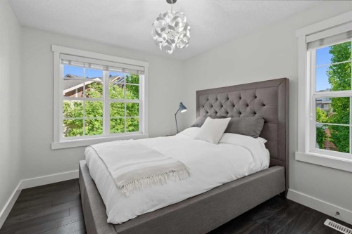 30 And 30G Victoria Cross Boulevard Sw, Calgary, AB - Indoor Photo Showing Bedroom