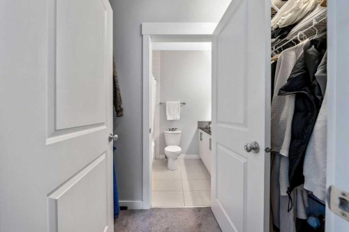 22 West Coach Manor Sw, Calgary, AB 