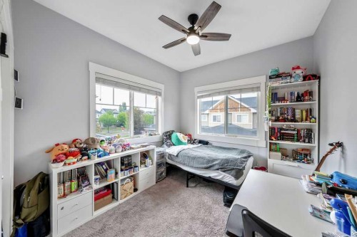 22 West Coach Manor Sw, Calgary, AB 