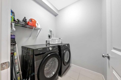 22 West Coach Manor Sw, Calgary, AB 