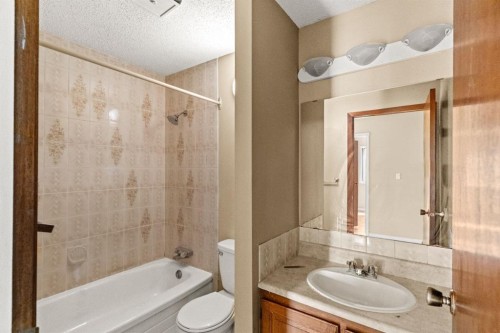 72 Templeson Way Ne, Calgary, AB - Indoor Photo Showing Bathroom