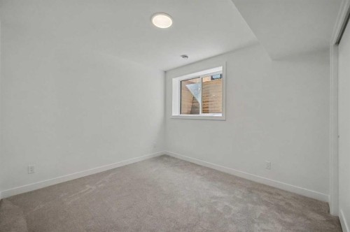 753 Centre Avenue Ne, Calgary, AB 
