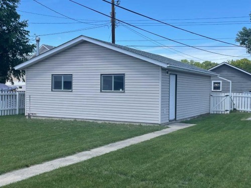 358 48 Avenue West, Claresholm, AB 