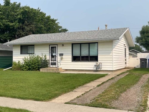 358 48 Avenue West, Claresholm, AB 