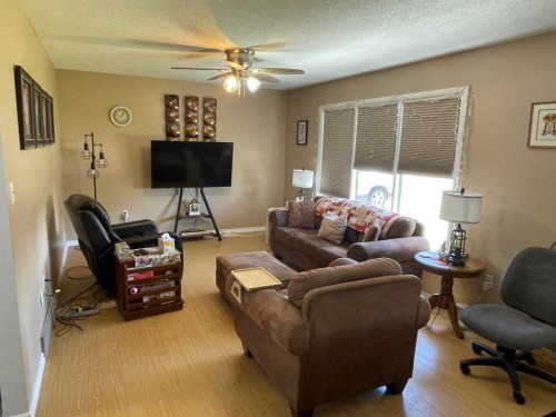 358 48 Avenue West, Claresholm, AB 