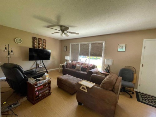358 48 Avenue West, Claresholm, AB 