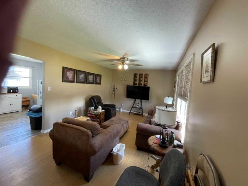 358 48 Avenue West, Claresholm, AB 