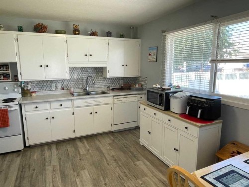 358 48 Avenue West, Claresholm, AB 