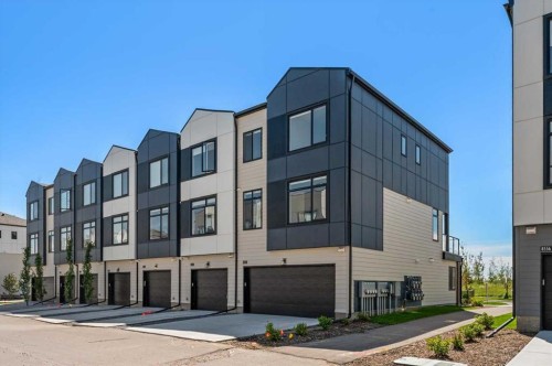 8562 19 Avenue Se, Calgary, AB 