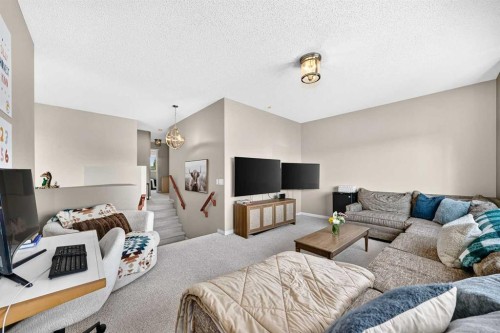 36 New Brighton Link Se, Calgary, AB 