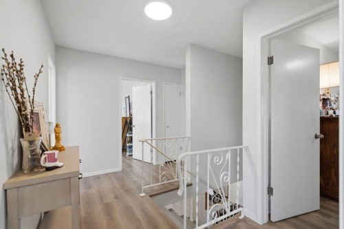 2812 19 Street Nw, Calgary, AB - Indoor Photo Showing Other Room
