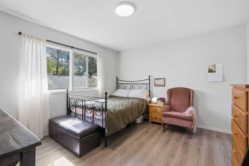 2812 19 Street Nw, Calgary, AB - Indoor Photo Showing Bedroom