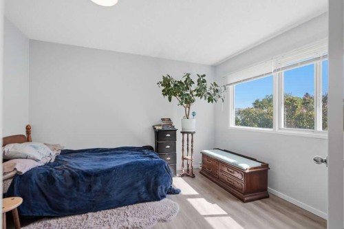 2812 19 Street Nw, Calgary, AB - Indoor Photo Showing Bedroom