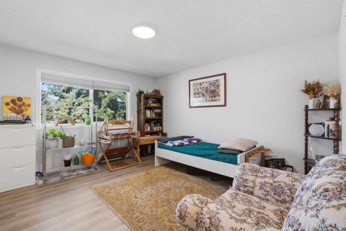 2812 19 Street Nw, Calgary, AB - Indoor Photo Showing Bedroom