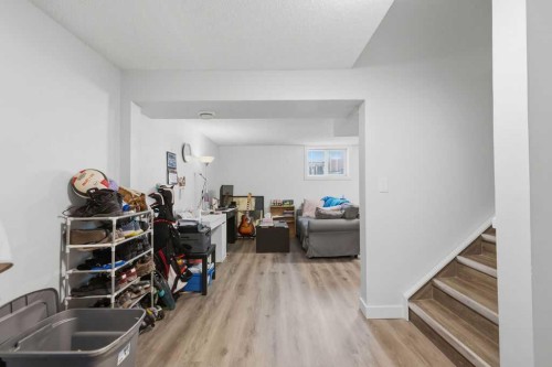 2812 19 Street Nw, Calgary, AB - Indoor