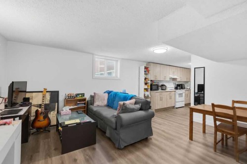 2812 19 Street Nw, Calgary, AB - Indoor