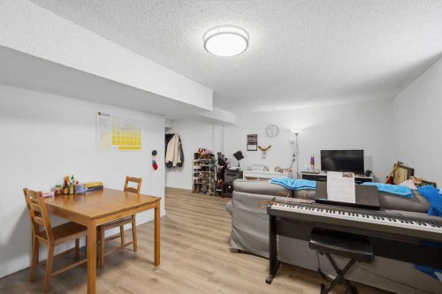 2812 19 Street Nw, Calgary, AB - Indoor Photo Showing Office
