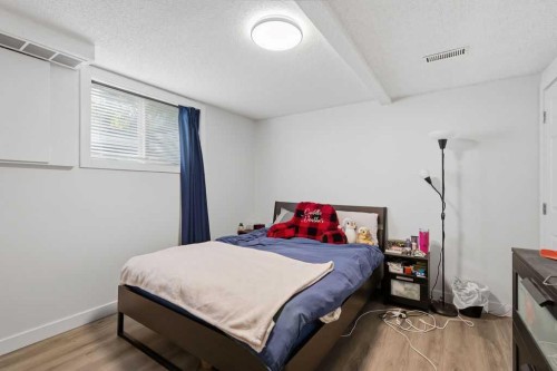 2812 19 Street Nw, Calgary, AB - Indoor Photo Showing Bedroom