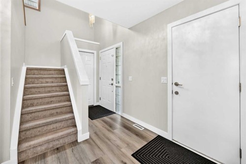 7230 Laguna Way Ne, Calgary, AB 