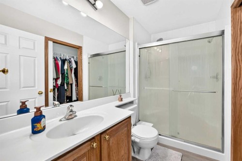 7230 Laguna Way Ne, Calgary, AB 