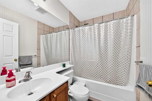7230 Laguna Way Ne, Calgary, AB 