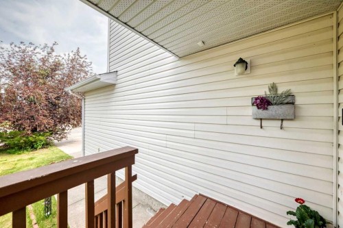7230 Laguna Way Ne, Calgary, AB 
