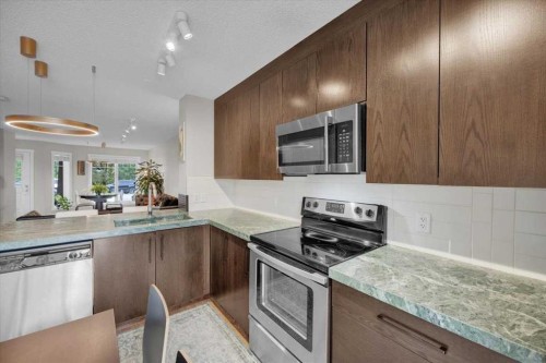 1562 93 Street Sw, Calgary, AB 