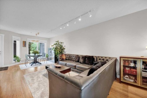 1562 93 Street Sw, Calgary, AB 