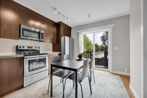 1562 93 Street Sw, Calgary, AB 
