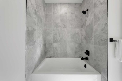 3538 43 Street Sw, Calgary, AB - Indoor Photo Showing Bathroom