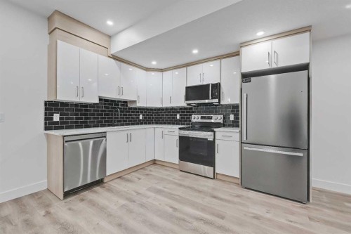 3538 43 Street Sw, Calgary, AB - Indoor Photo Showing Kitchen With Stainless Steel Kitchen With Upgraded Kitchen