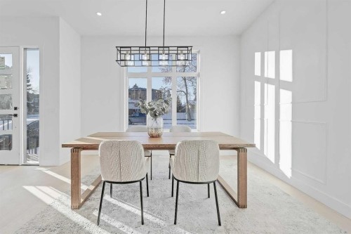 3538 43 Street Sw, Calgary, AB - Indoor
