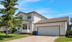 118 Meadowpark Drive Carstairs, AB T0M 0N0