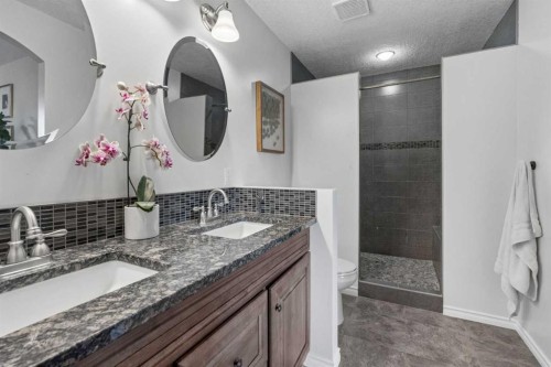 52 West Edge Road, Cochrane, AB - Indoor Photo Showing Bathroom