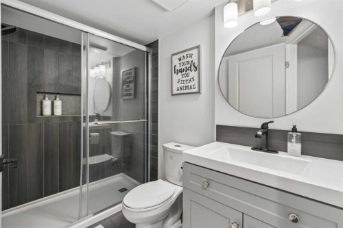 52 West Edge Road, Cochrane, AB - Indoor Photo Showing Bathroom