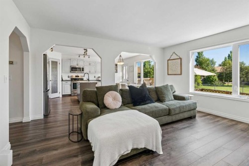 52 West Edge Road, Cochrane, AB - Indoor Photo Showing Living Room