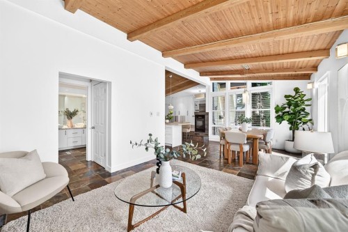 2623 Glenmount Drive Sw, Calgary, AB -  Photo Showing Living Room